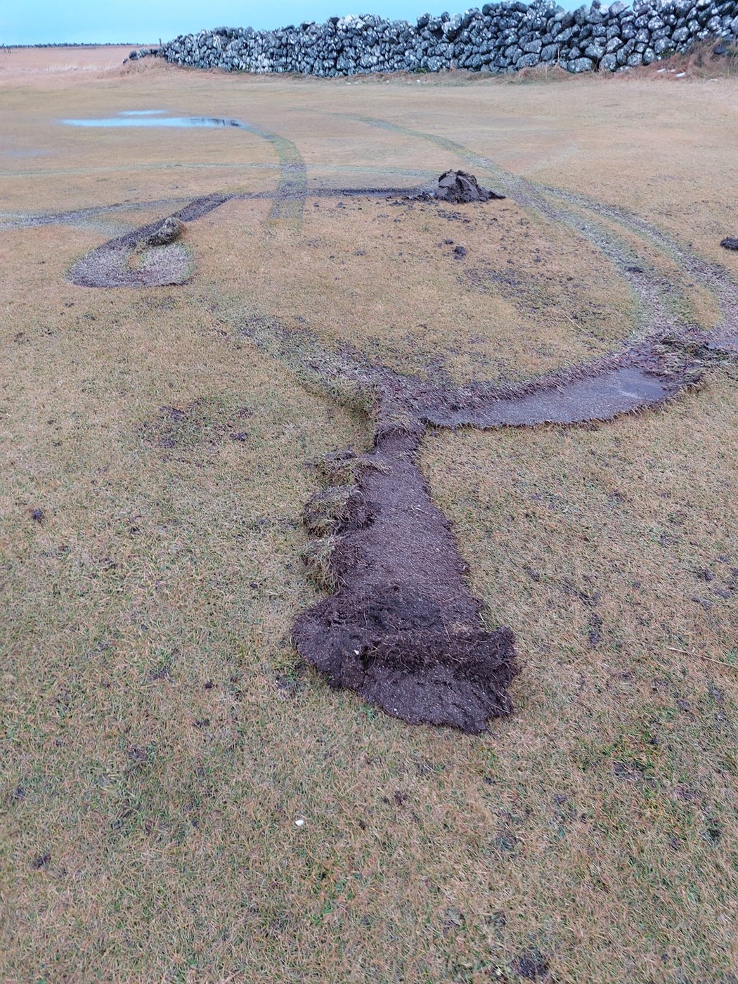 Skemmdarverk unnið Kirkjubólsvelli í Suðurnesjabæ