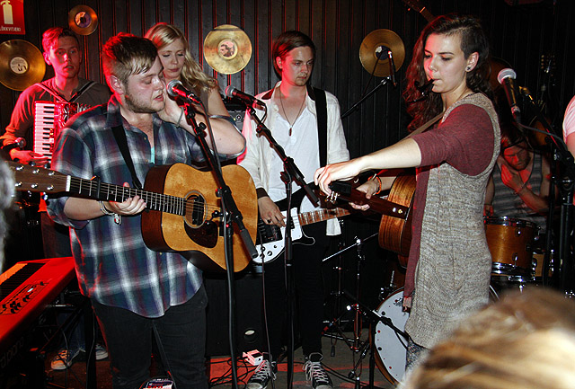 Yfir 20.000 seldar plötur hjá Of Monsters And Men