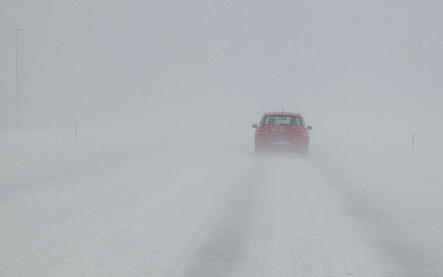 Slæmt skyggni á Reykjanesbraut