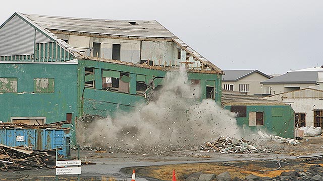 Video: Fiskvinnsluhús í Keflavík sprengt í loft upp