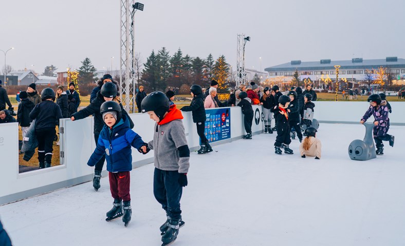 Aðventusvellið opið út desember