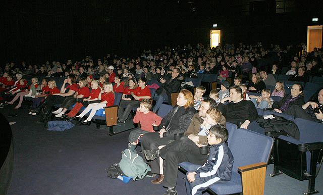 Aukaleikara vantar á mánudag í Andrews Theater