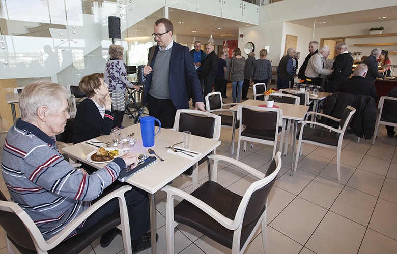 Forsetaframbjóðandi mætti í bollur og brúna sósu