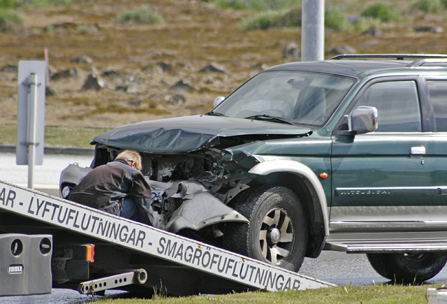 Engin meiðsl í hörðum árekstri á Fitjum