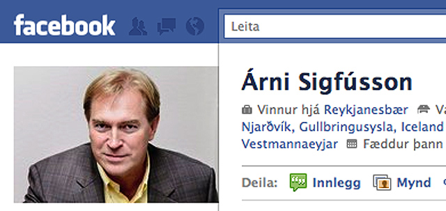 Árni bæjarstjóri kominn á Facebook og Jón Gnarr í vinahópnum