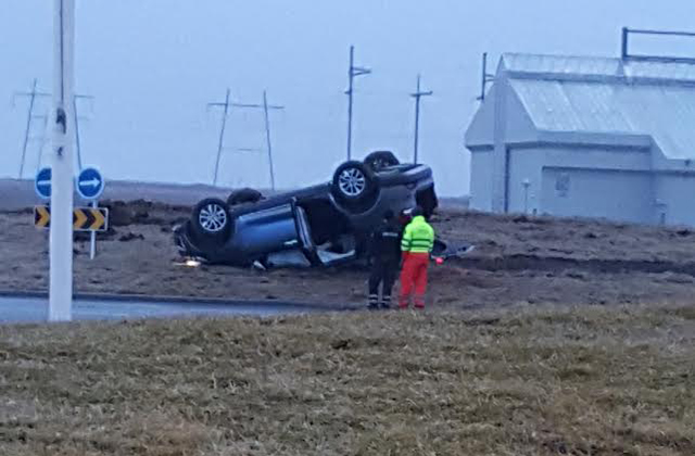 Ók á 100 km hraða á hringtorgið við Fitjar