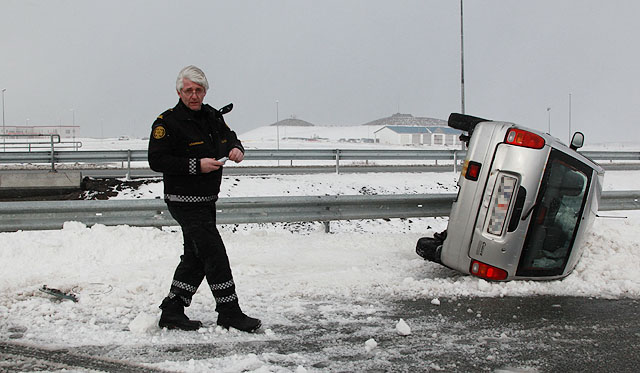 Valt á mislægum gatnamótum við Innri Njarðvík