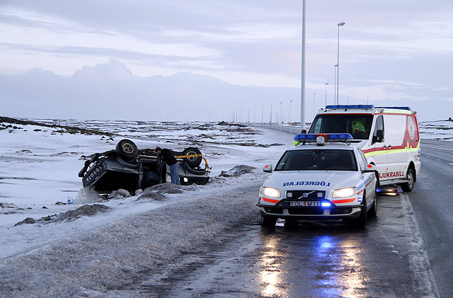 Hrina umferðaróhappa í hálkunni