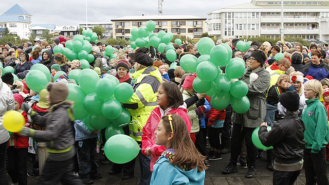 Rúmlega 2000 blöðrum sleppt í dag