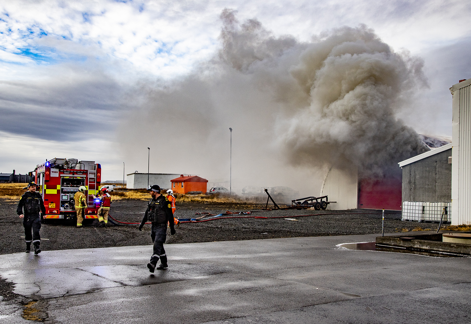 Eldur í bragga við verksmiðju Borgarplasts á Ásbrú