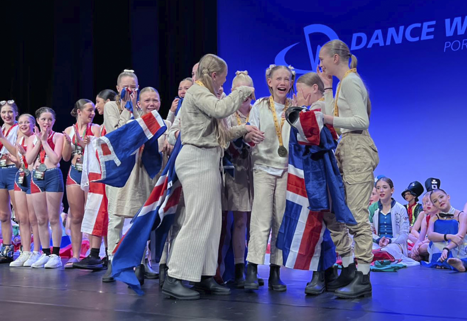 DansKompaní með tvo heimsmeistaratitla í dag