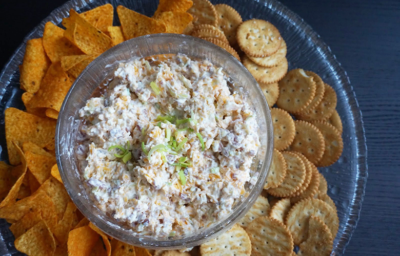 Beikon cheddar salat í Ofurskálarpartýið