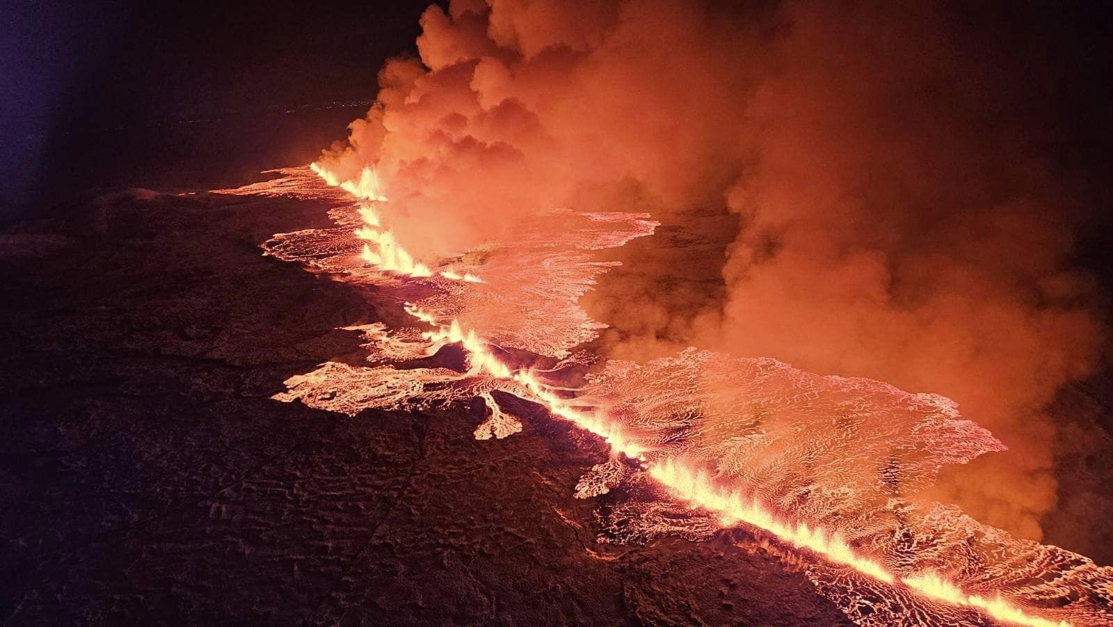 Næstum þriggja kílómetra gossprunga