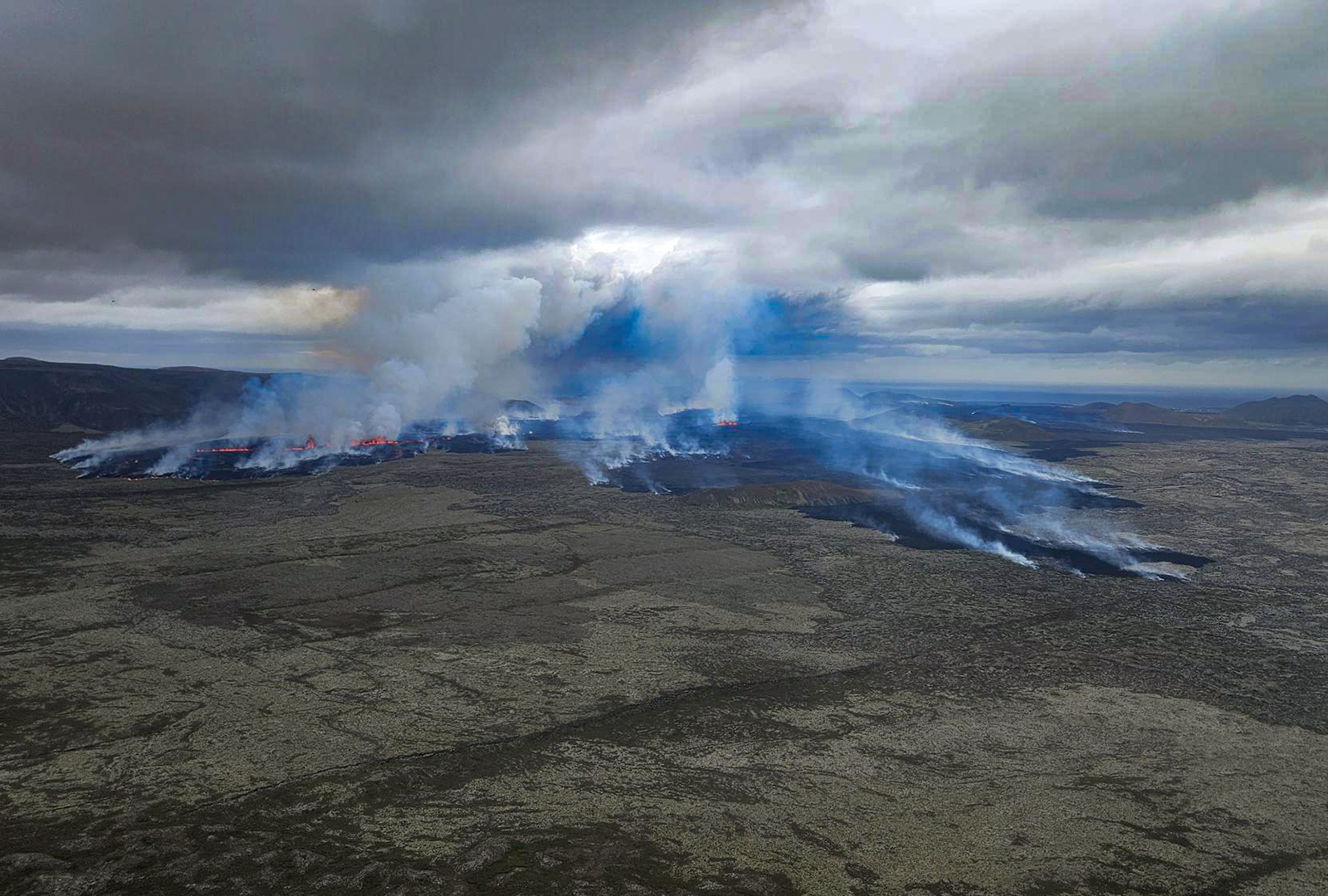 Af neyðarstigi á hættustig