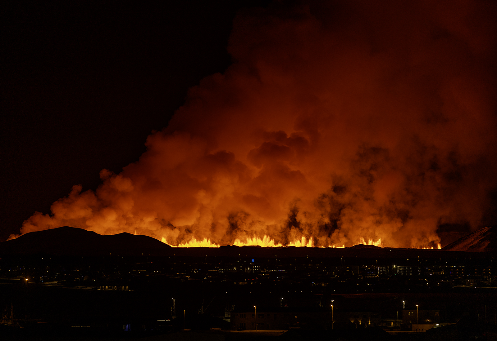 Eldgos hafið á Reykjanesskaga