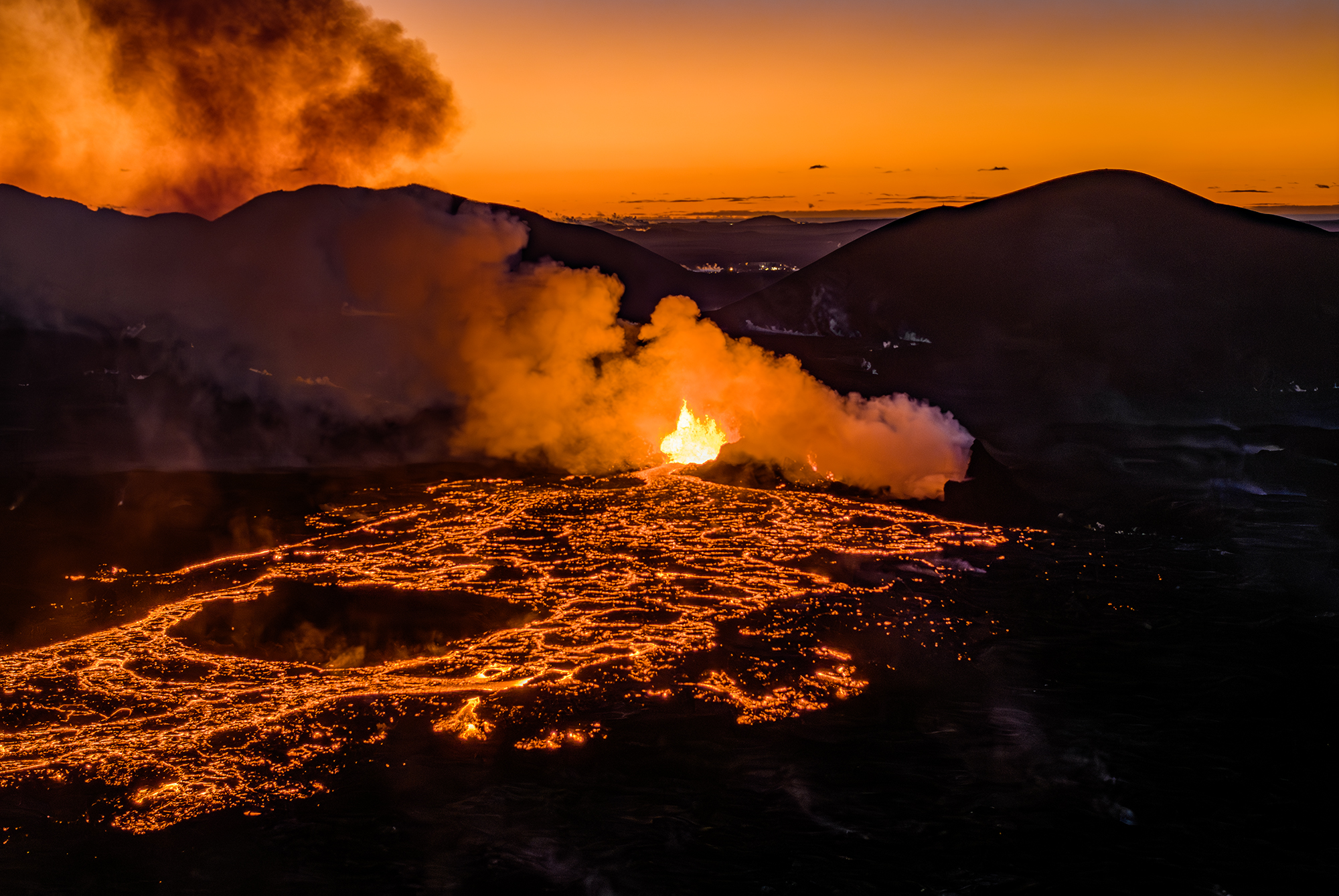 Gosið stöðugt síðan í gær