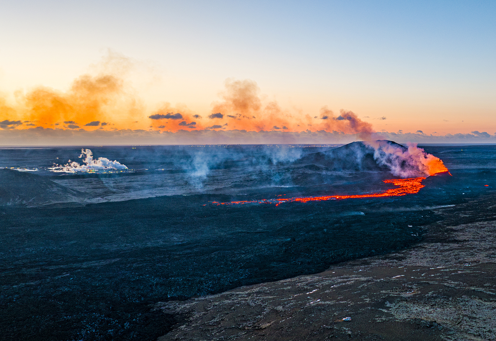 Hitaveita með eldgos í bakgarðinum