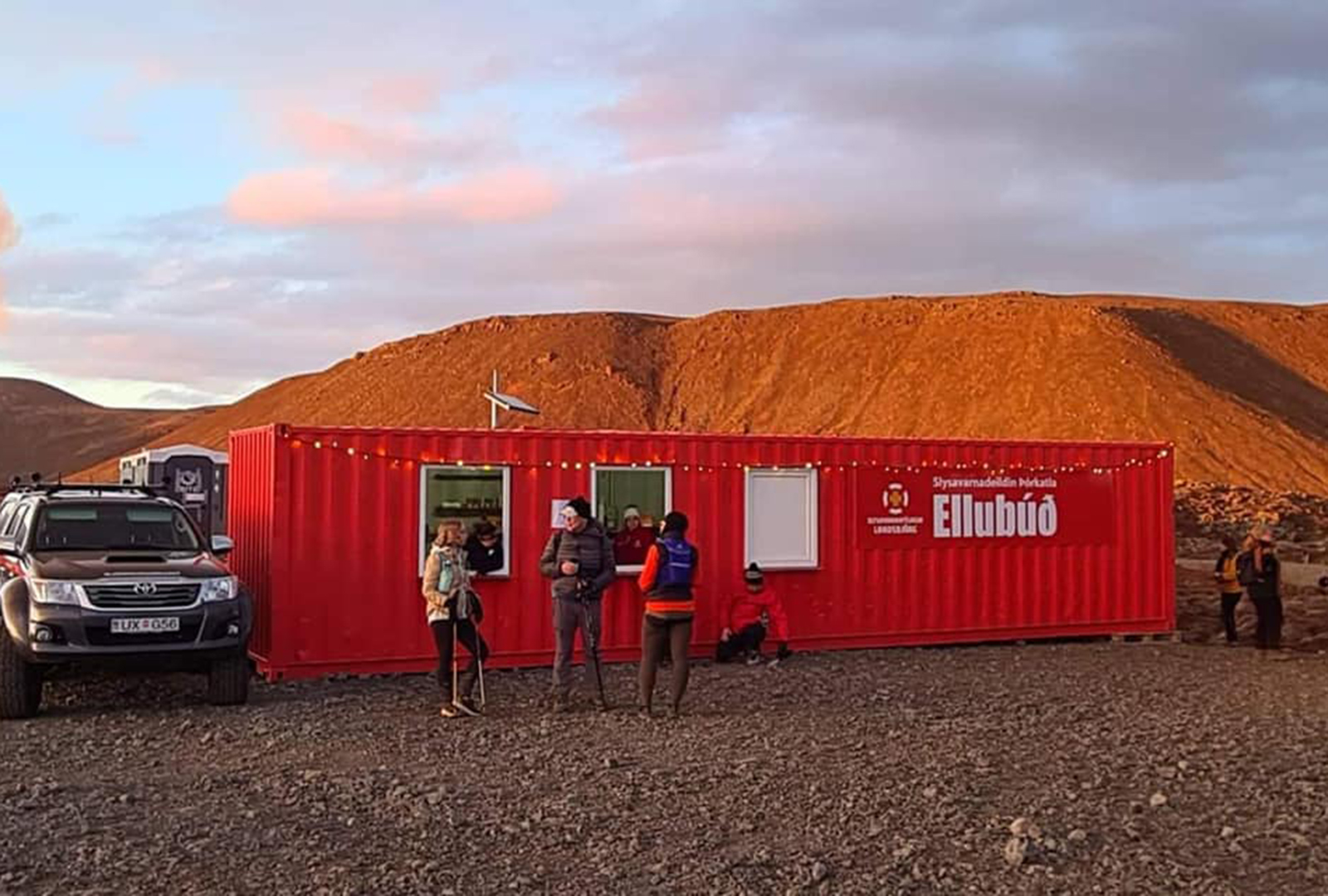 Slysavarnakonur opna Ellubúð við gosstöðvarnar