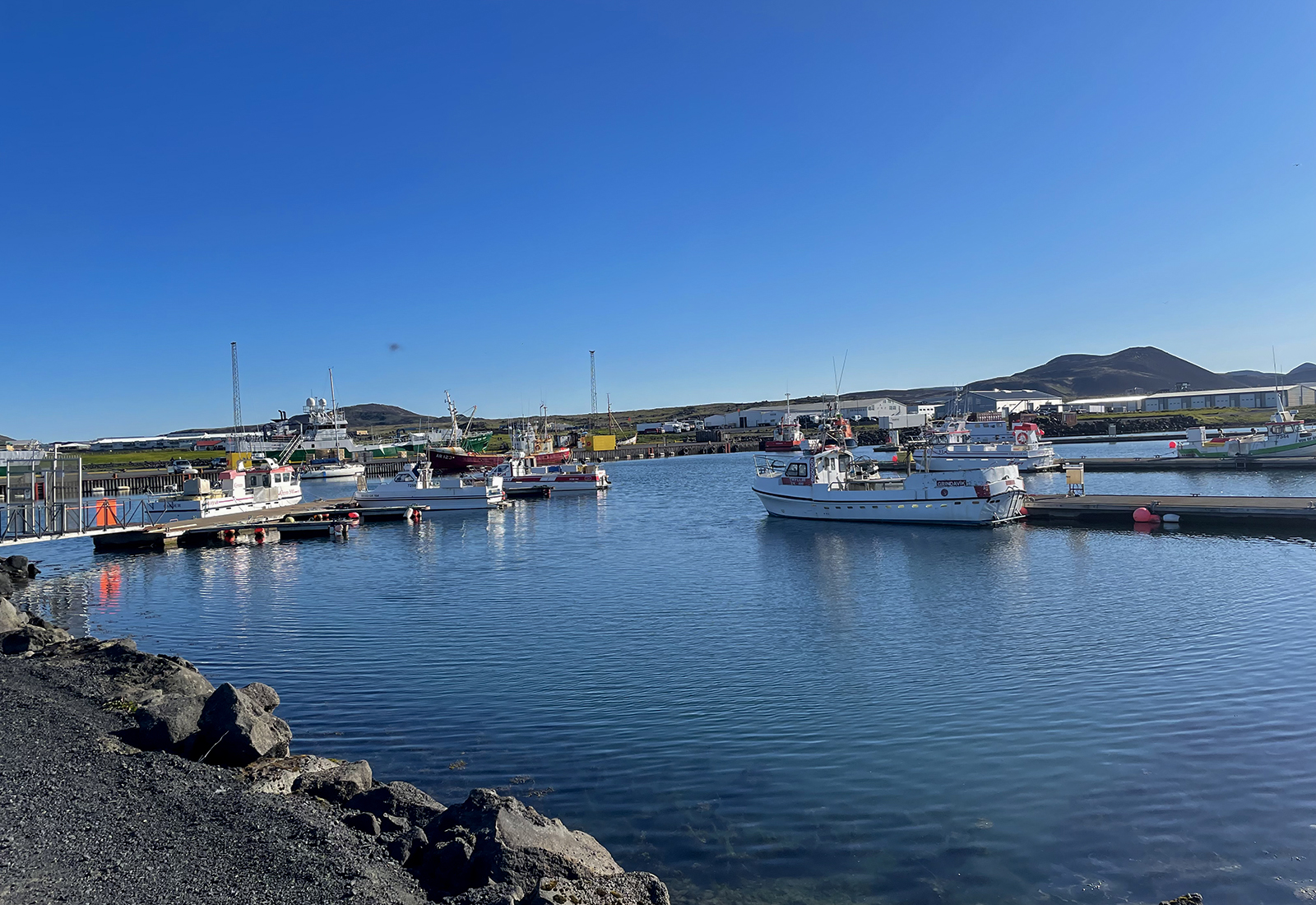 Strandveiðibátarnir á sjó í blíðunni í Grindavík