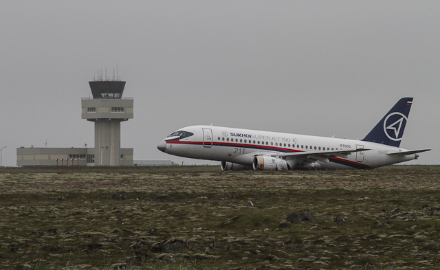 Þreyttir flugmenn gáfu röngum hreyfli inn