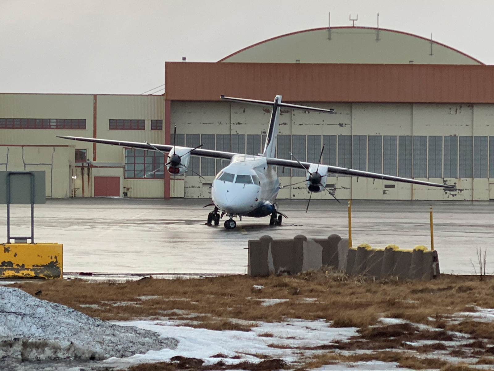 Flugfarþegi með kannabis