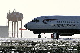 Flugfarþegi fór úr mjaðmarlið