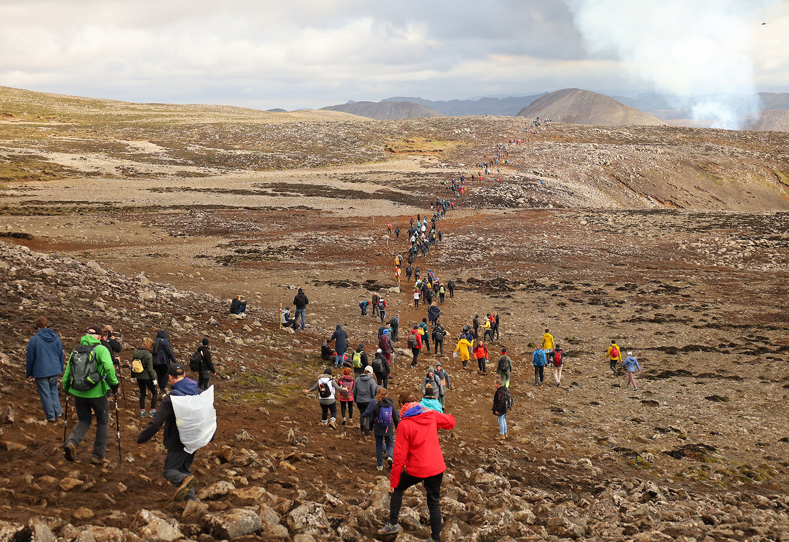 Óslitin röð frá brekkubrún í Nátthagakrika og að eldstöðinni