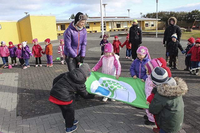 Grænfánanum flaggað í annað sinn í leikskólanum Gimli