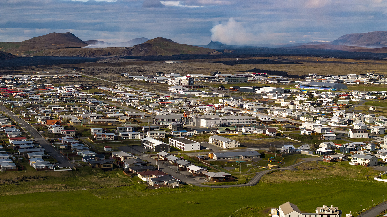 Nauðsynlegt sé að ráðast tafarlaust í markvissa endurreisn bæjarins