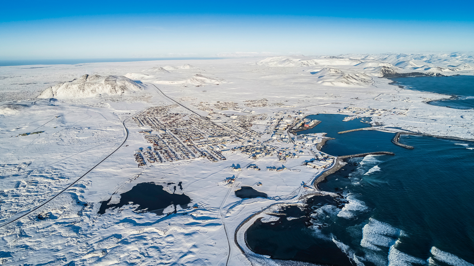 Töluverður snjór í Grindavík og vinna liggur niðri