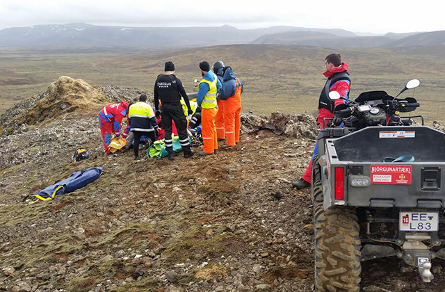 Velti fjórhjóli og fótbrotnaði