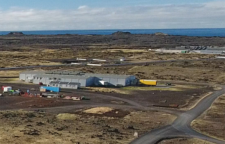 Banaslys hjá fyrirtæki á Reykjanesi