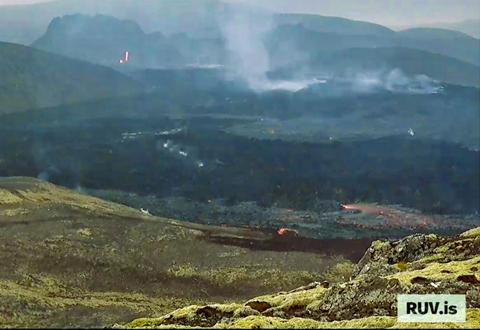 Hrauná ógnar eystri varnargarðinum