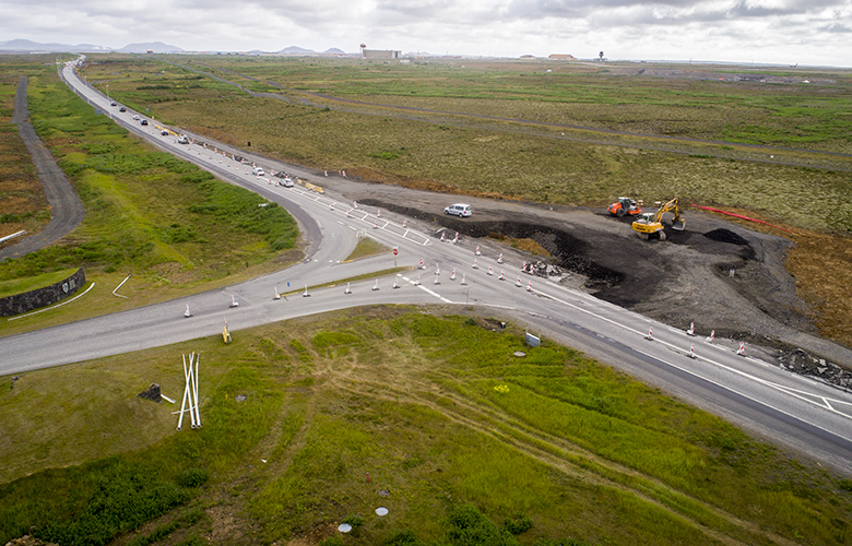 Áætlar að hringtorgið opni fyrir helgi