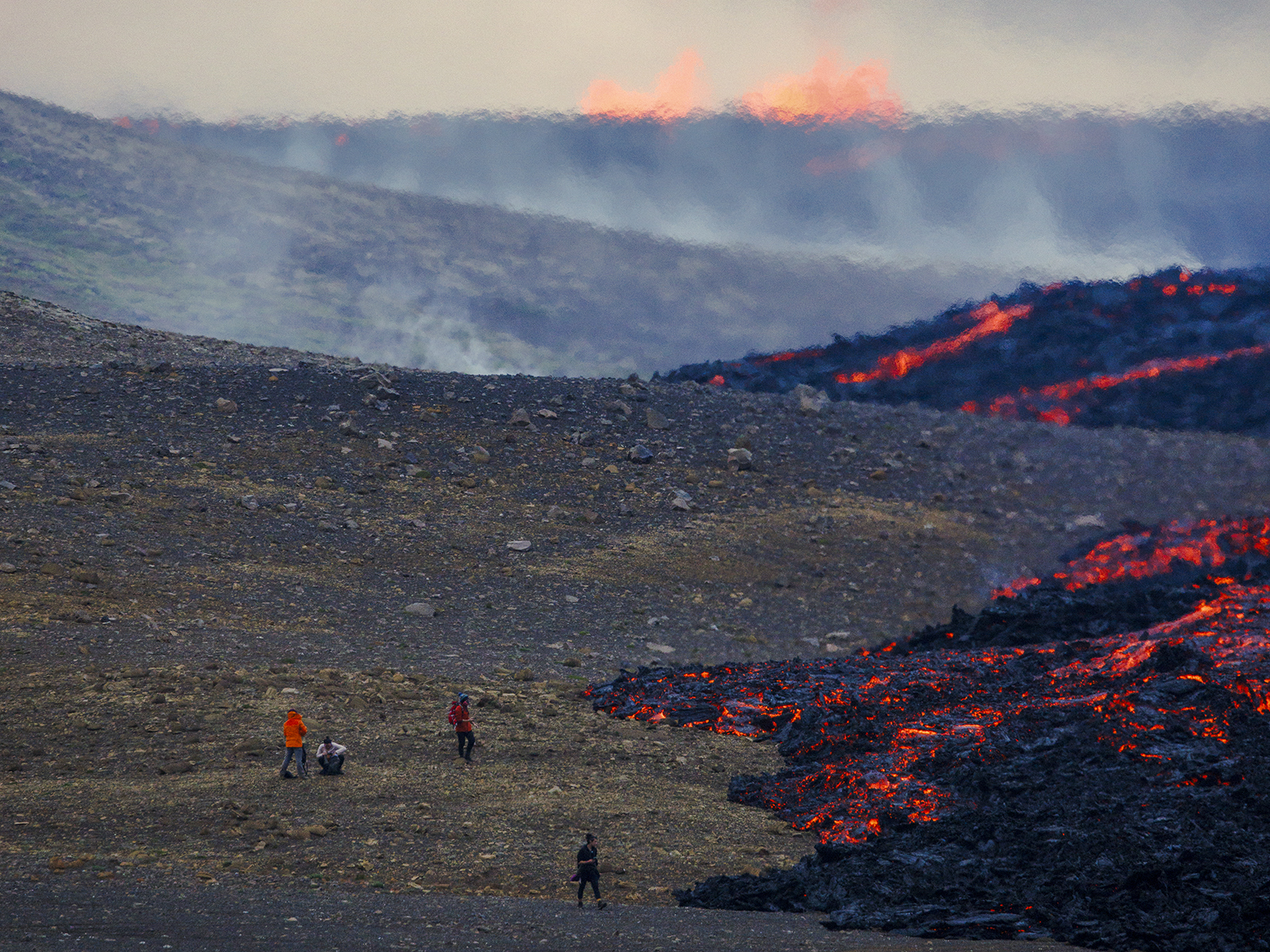 Lokað er inn á eldstöðvarnar á meðan loftgæði eru til skoðunar hjá sérfræðingum