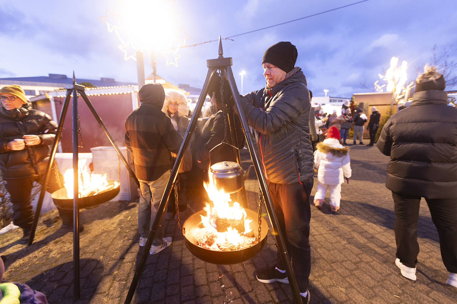 Jólatréð tendrað í Aðventugarðinum