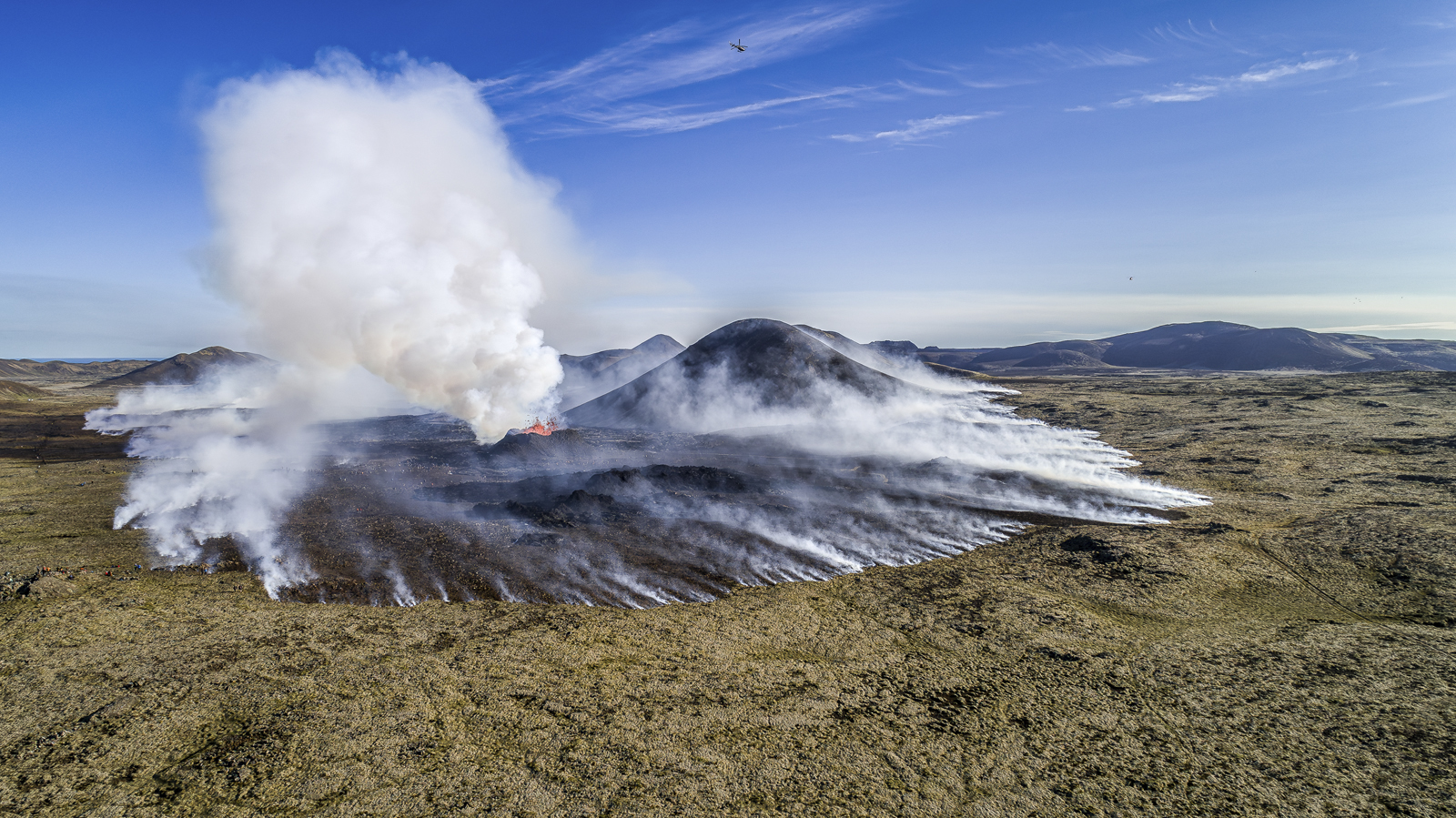 Gönguleiðum að gosstöðvunum hefur verið lokað