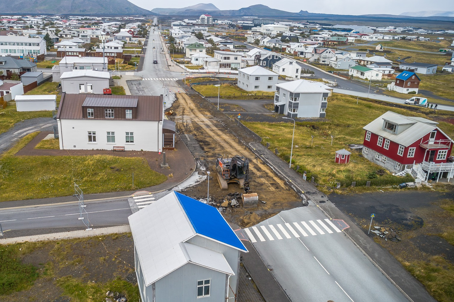 Framkvæmdir hafnar við sprungufyllingar í Grindavík