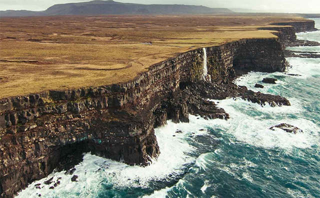 Greiða 30.000 króna sekt fyrir sófakast í Krísuvík