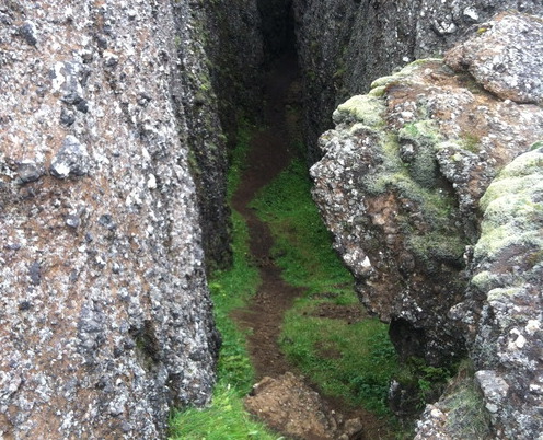 Í gegnum fjöll og firnindi