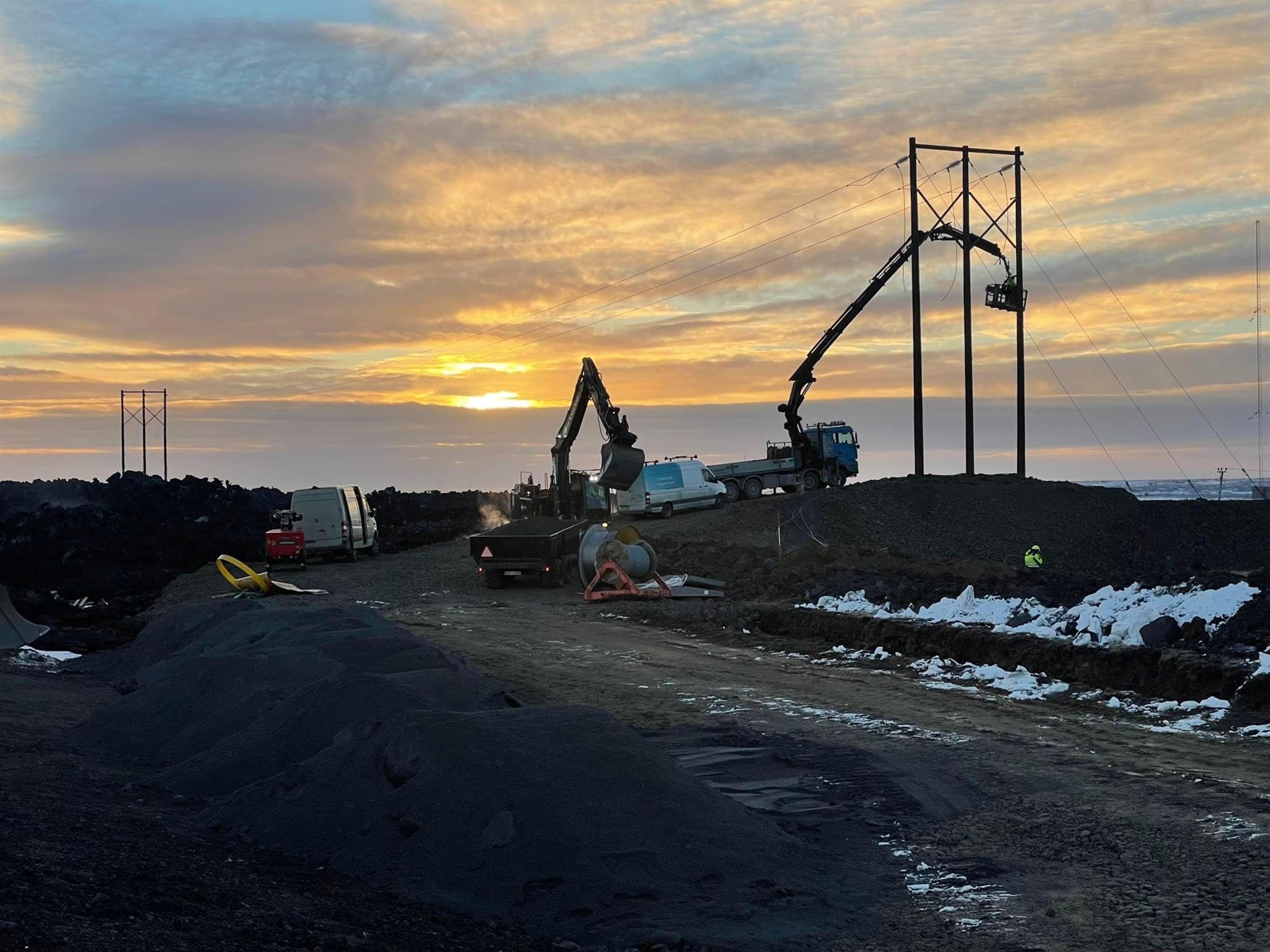 Loftlínan yfir hraunið orðin virk