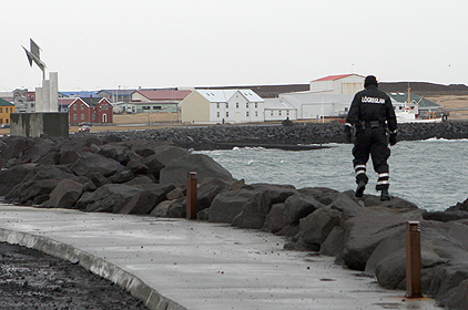 Myndir: Fjölmennt lögreglulið leitar víða í Reykjanesbæ