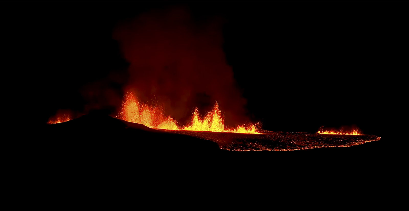 Eldgos er hafið