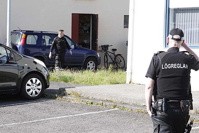 Lögreglan leitar að vopnuðum manni í Njarðvík - myndir