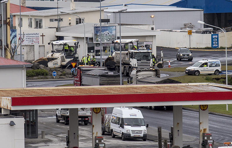 Fræsing og malbikun í Reykjanesbæ og vegum lokað