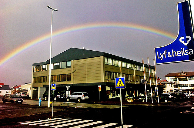 Kröftugur regnbogi í Keflavík