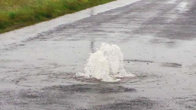 Lítill „Geysir“ í Garðinum