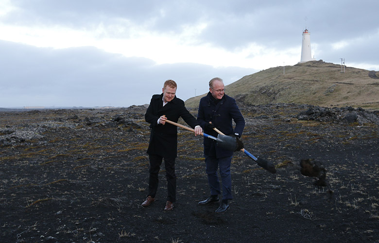 Skóflustunga tekin að þjónustumiðstöð á Reykjanesi