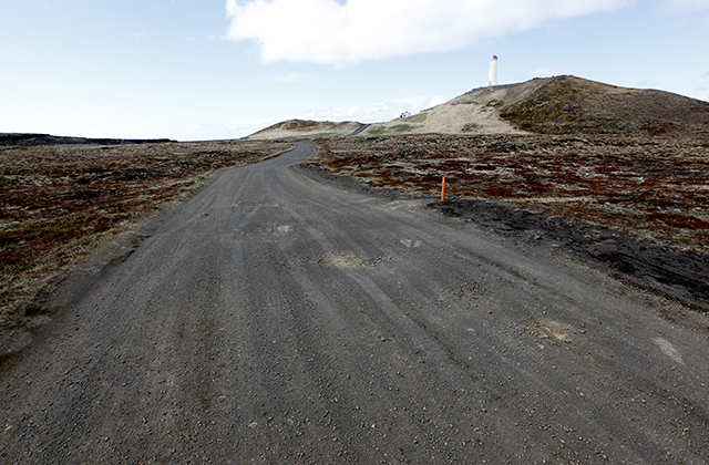 Hluti vegarins að Reykjanesvita lagaður