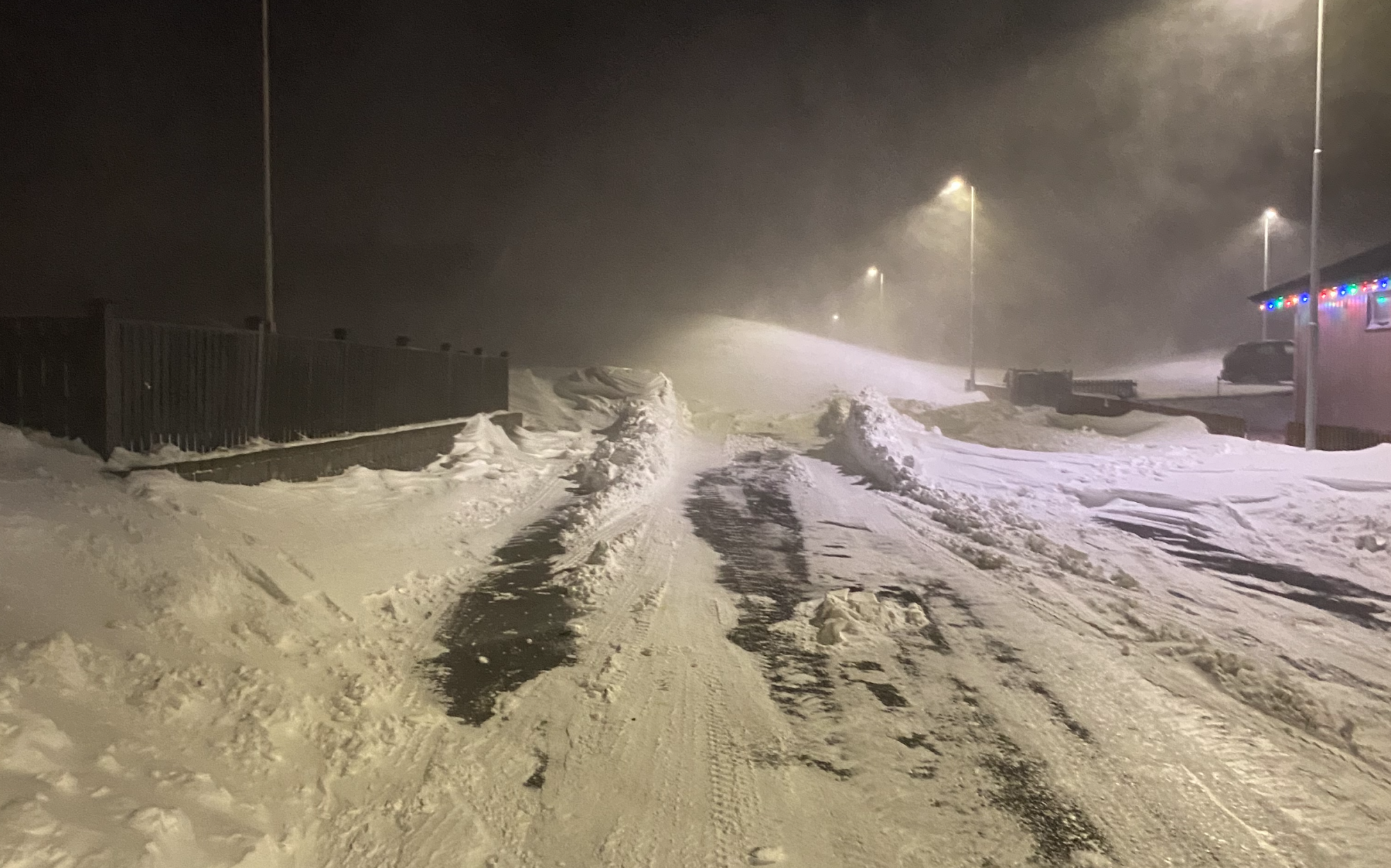 Risastórir skaflar og illfært í Sandgerði